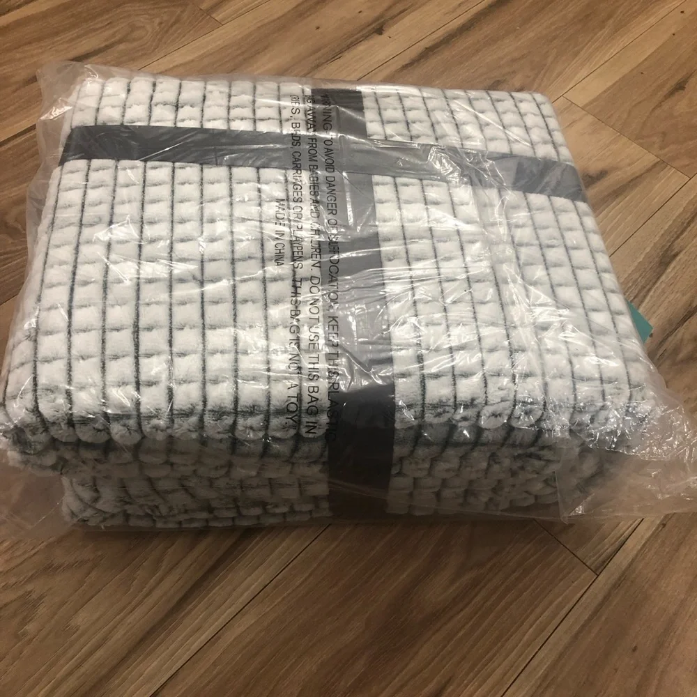 Madison Park Carved Plush Blanket, Full/Queen, Green